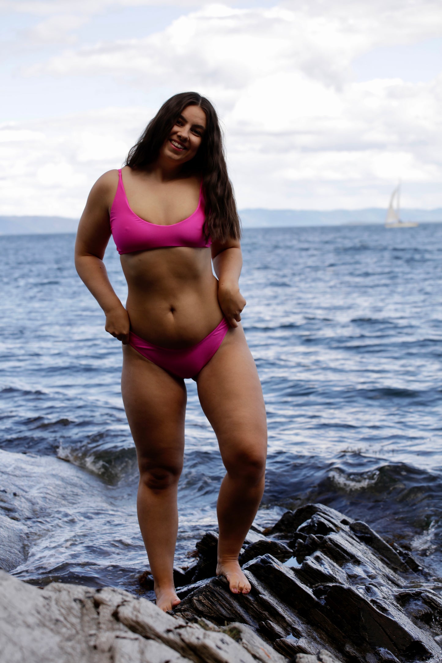 Eirins bikinisett (bikinitopp + truse med lavt liv)