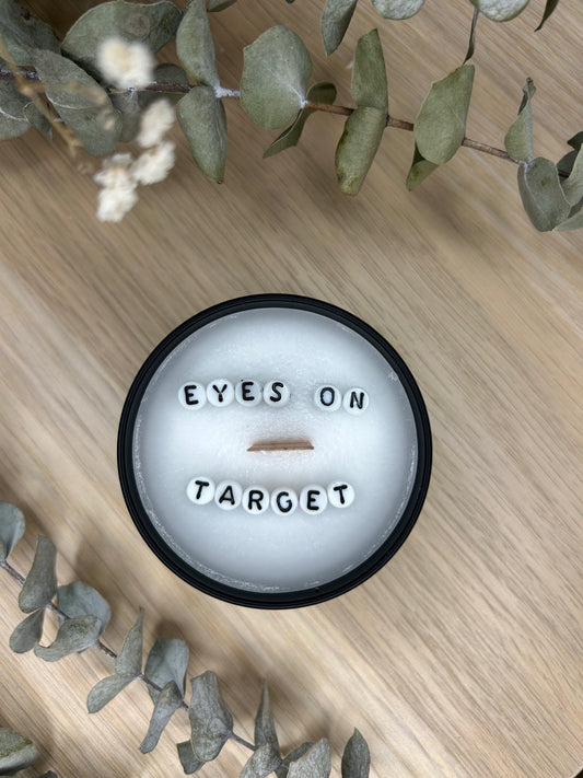Duftlys med hemmelig beskjed (EYES ON TARGET)