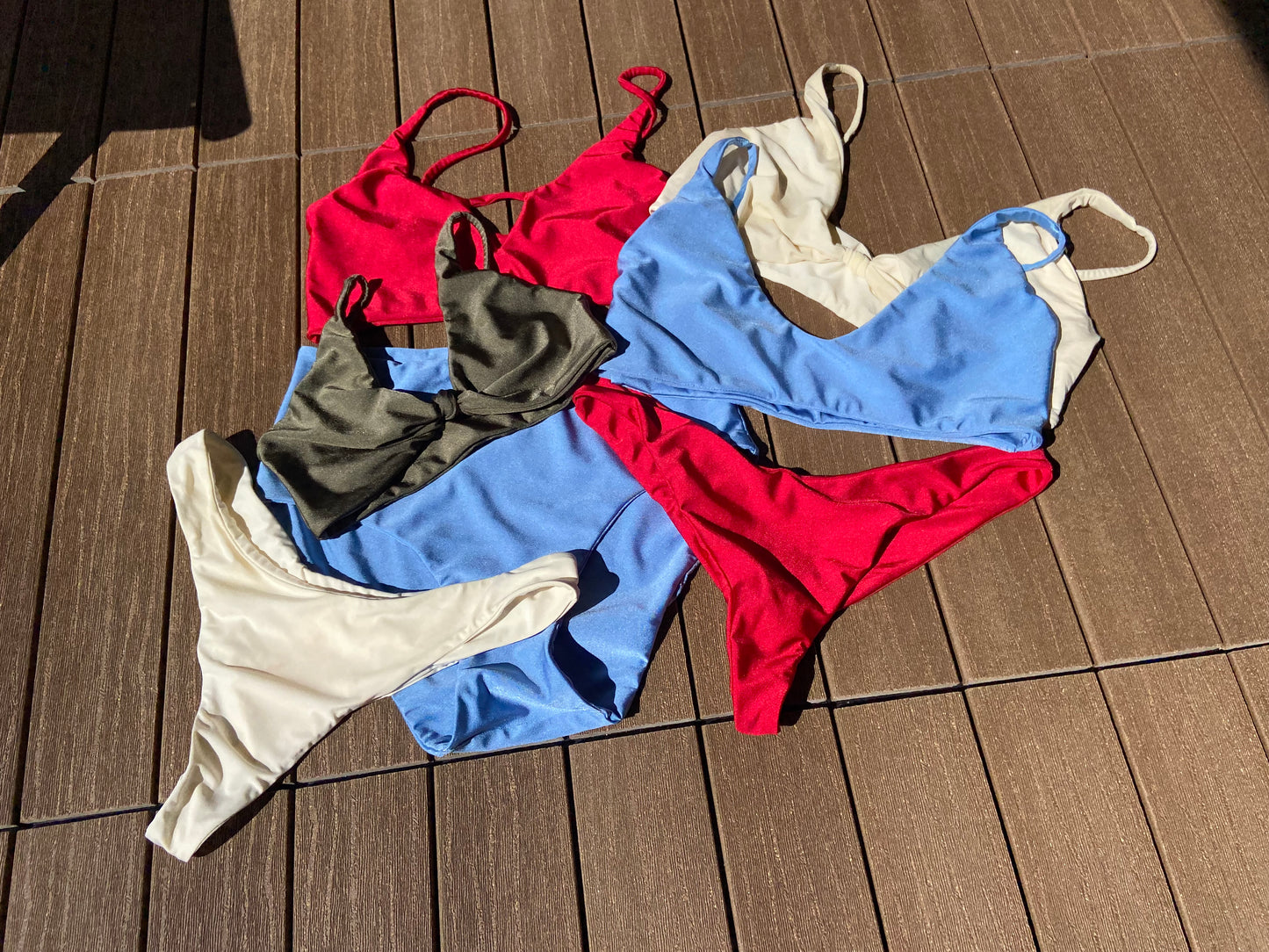 Eirins bikinisett (bikinitopp med knute + truse med høyt liv)
