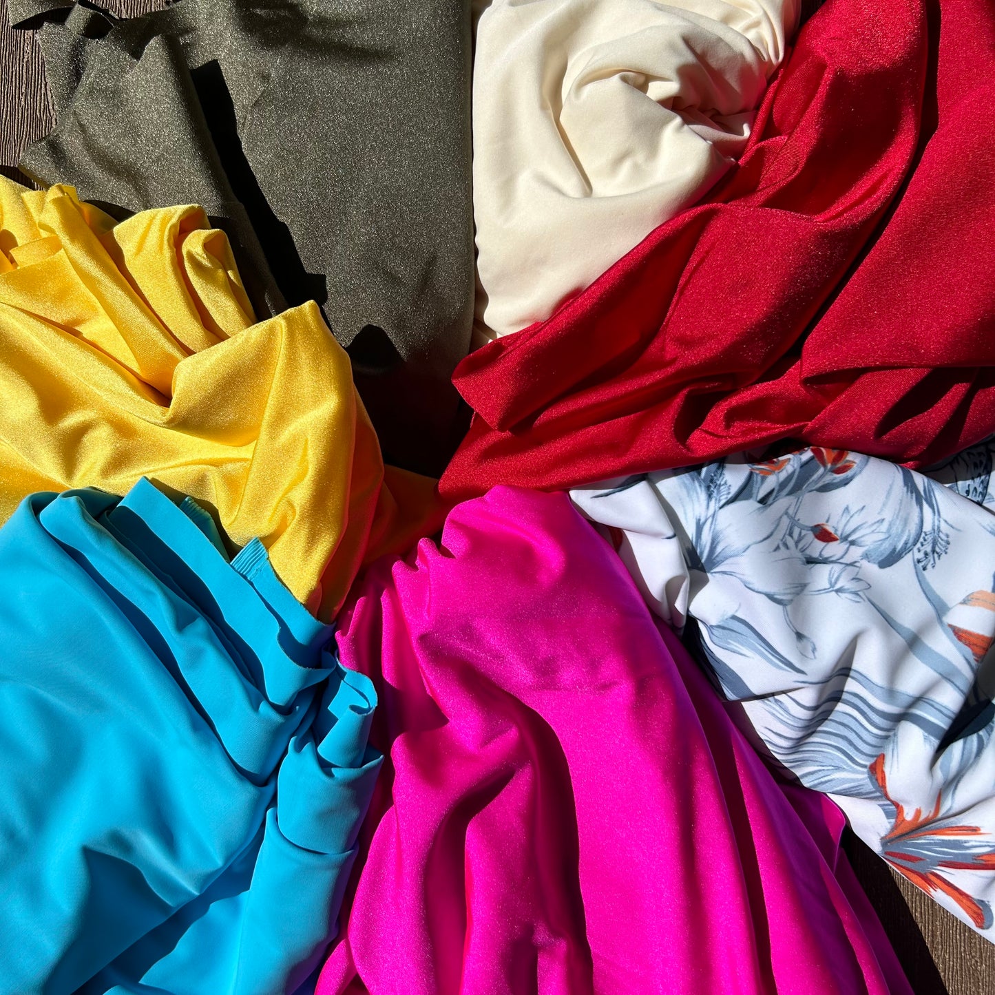 Eirins bikinisett (bikinitopp + truse med lavt liv)