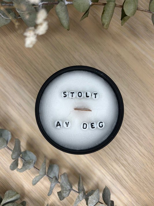 Duftlys med hemmelig beskjed (STOLT AV DEG)
