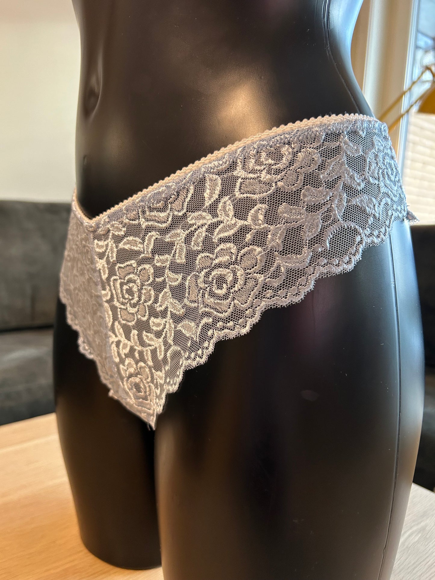Eirins blondetruse lyseblå