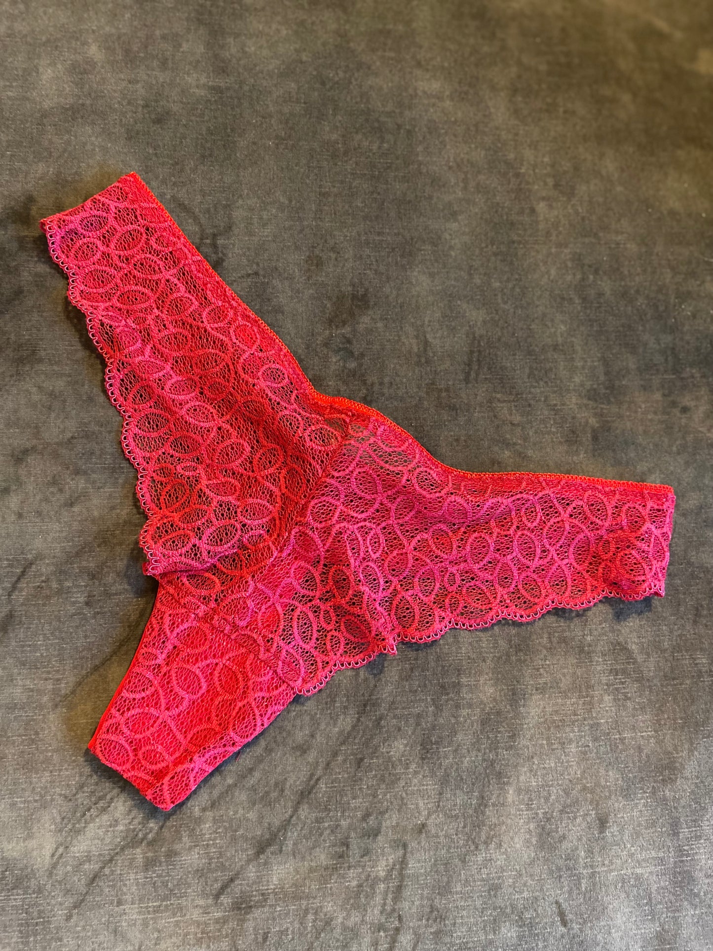 Eirins blondetruse dyp rosa