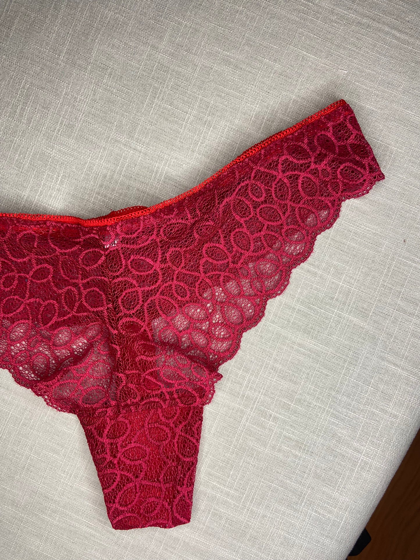 Eirins blondetruse dyp rosa