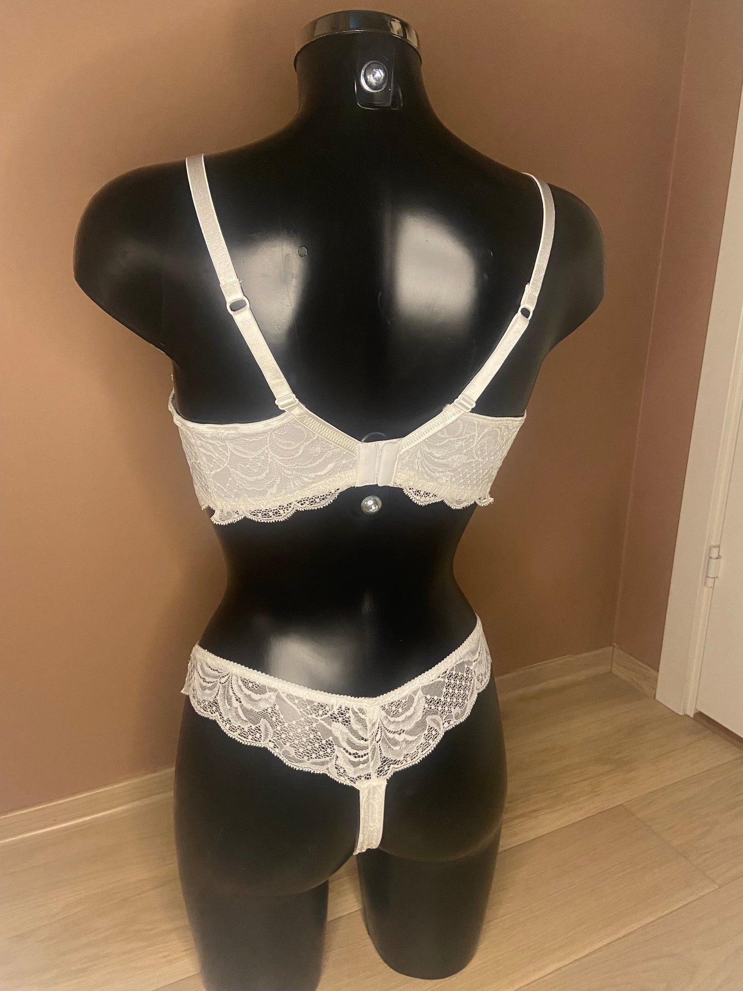 Spesialsydd bralette SORT