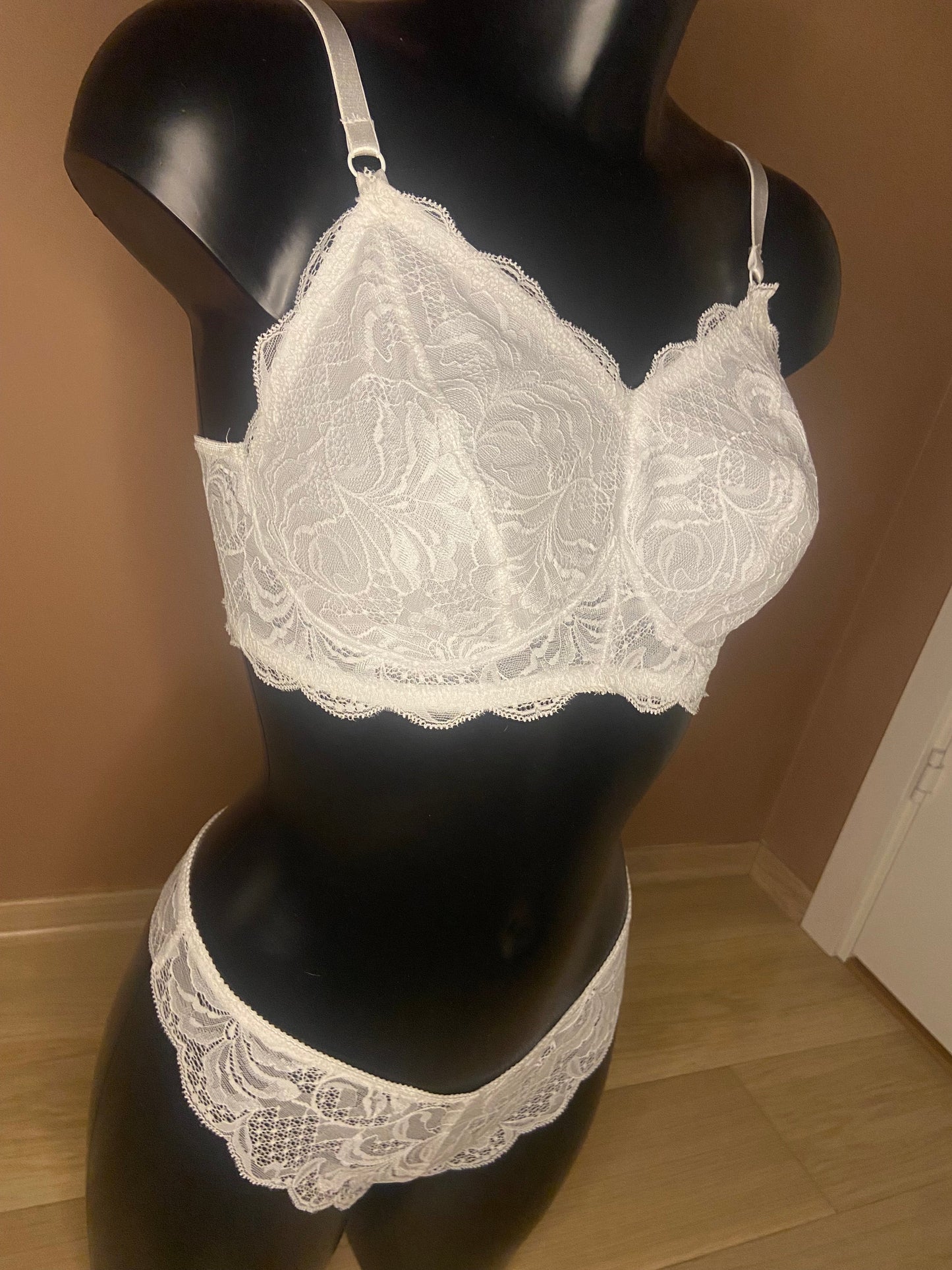 Spesialsydd bralette SORT