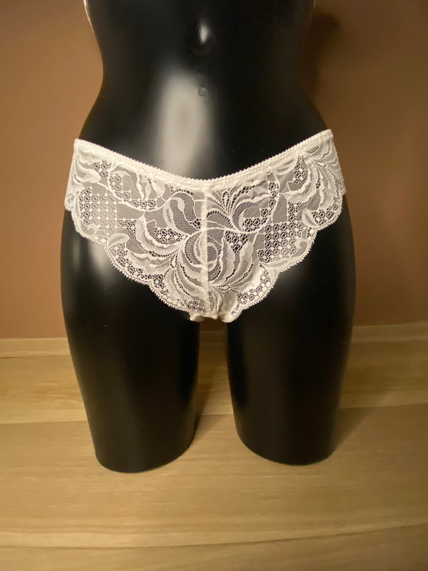 Eirins blondetruse hvit